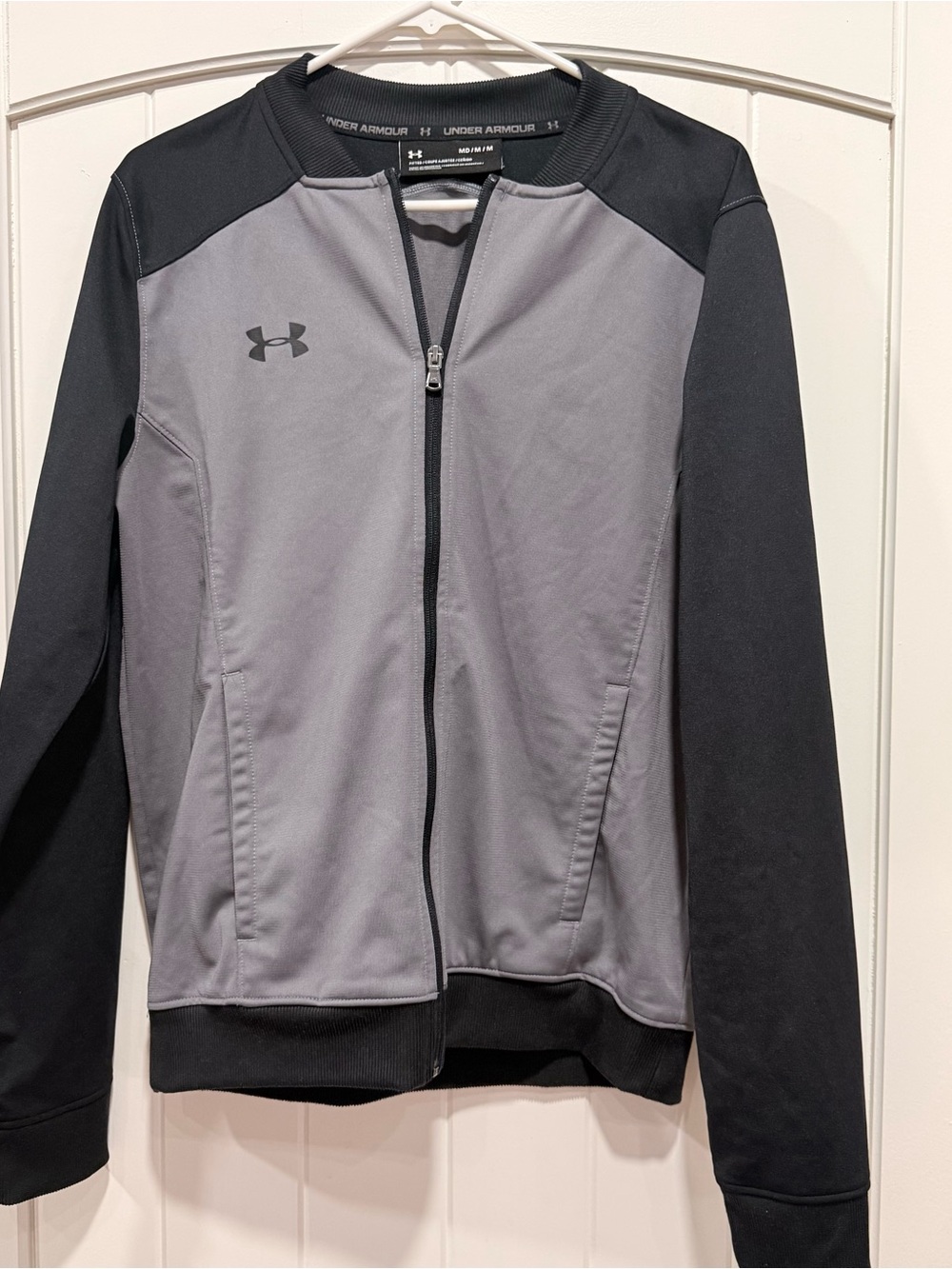Under Armour Men’s Medium Gray Black Fitted Full Zip Performance Jacket